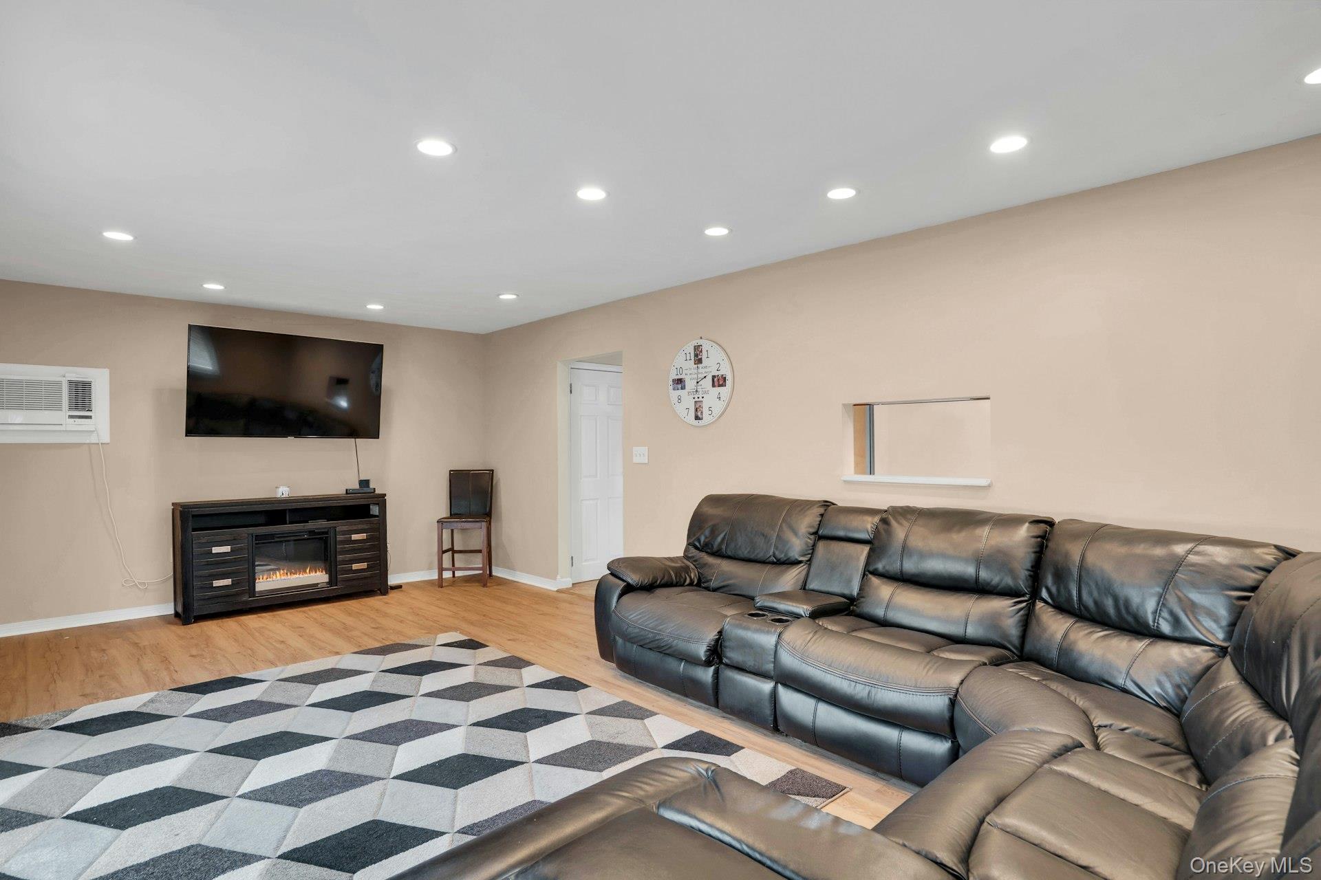 21 E Hill Drive, Smithtown, NY 11787