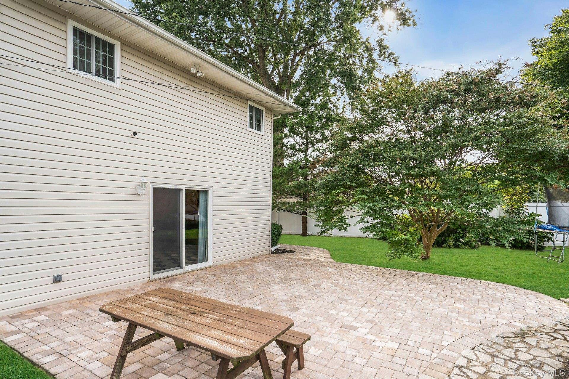 21 E Hill Drive, Smithtown, NY 11787