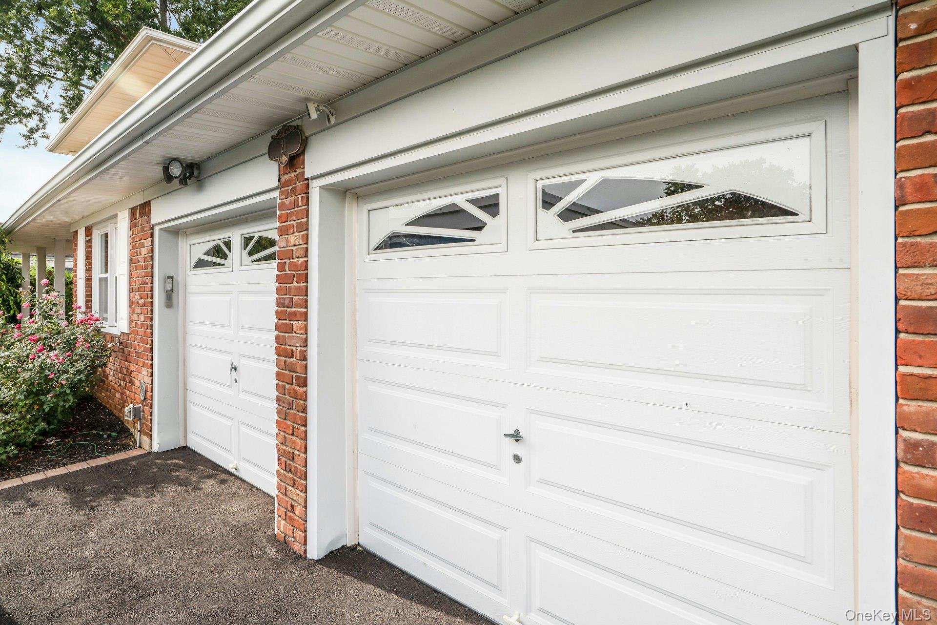 21 E Hill Drive, Smithtown, NY 11787