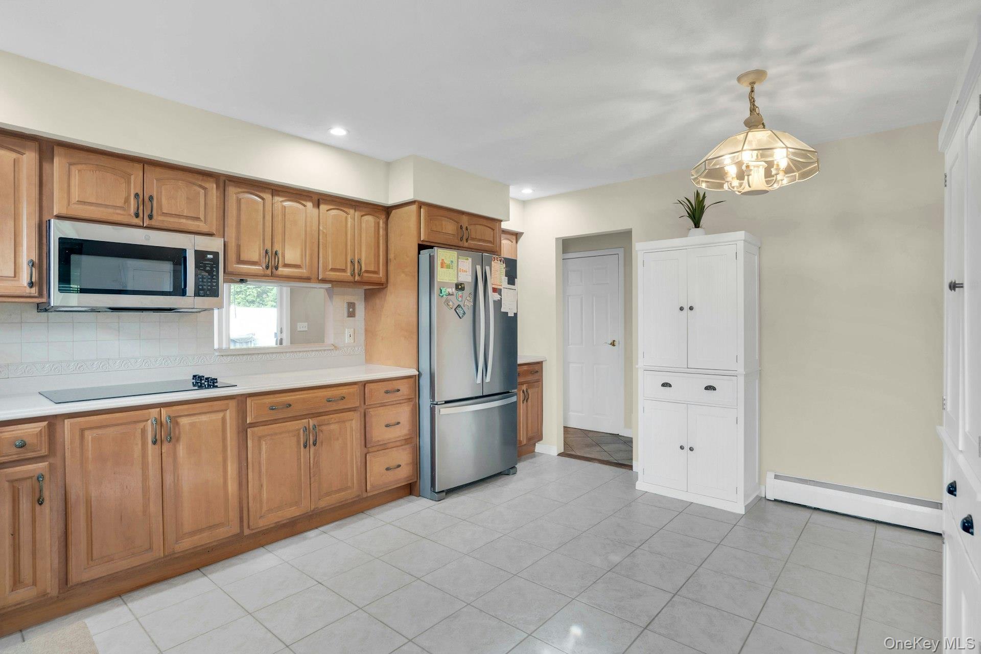 21 E Hill Drive, Smithtown, NY 11787