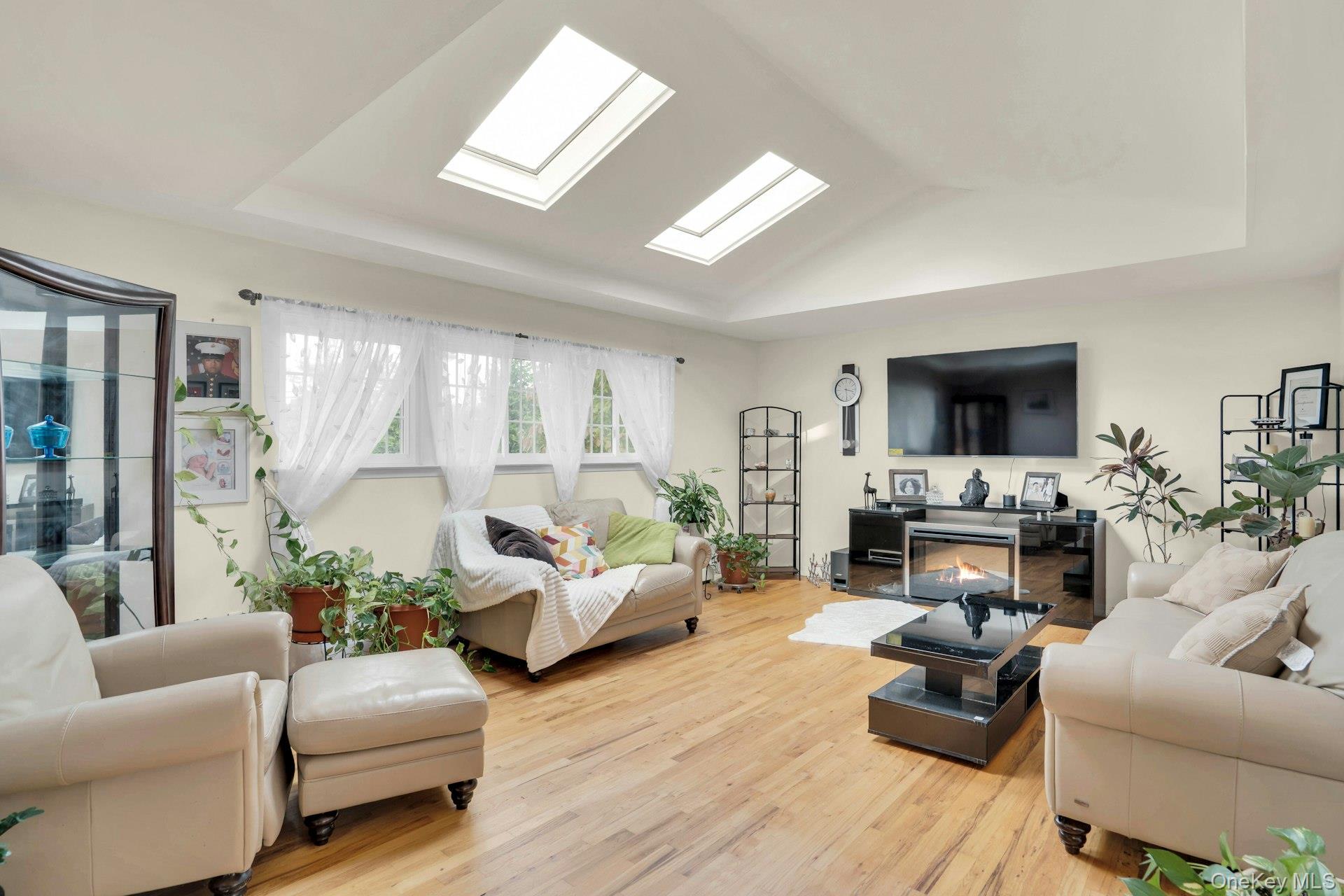 21 E Hill Drive, Smithtown, NY 11787