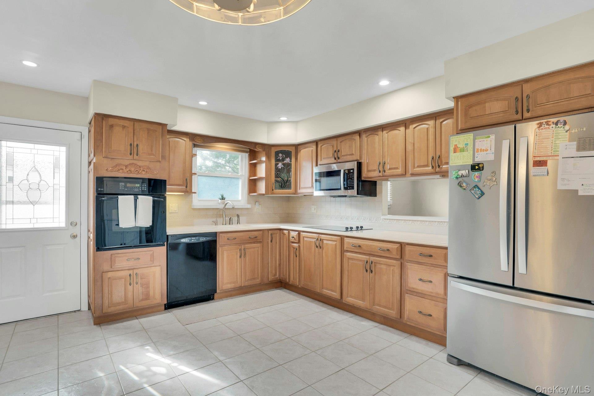 21 E Hill Drive, Smithtown, NY 11787