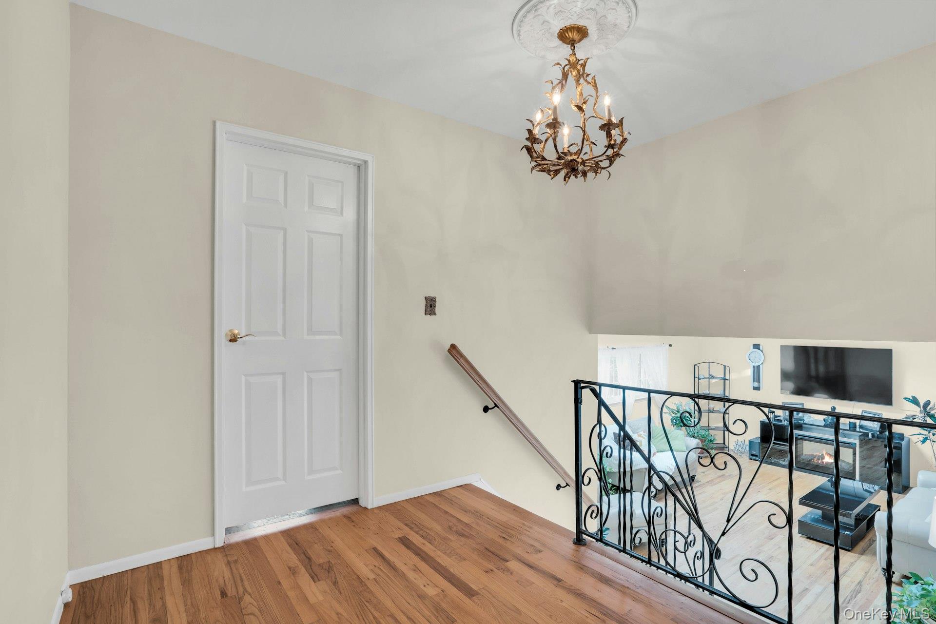 21 E Hill Drive, Smithtown, NY 11787