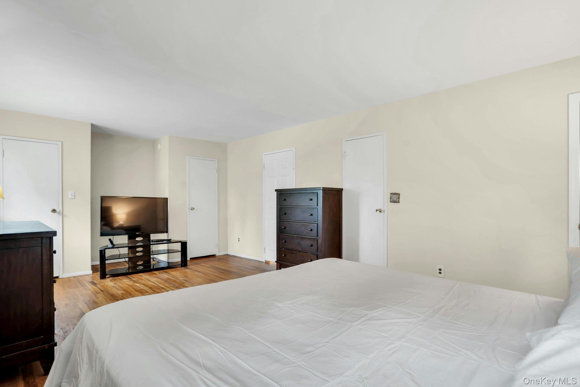 21 E Hill Drive, Smithtown, NY 11787