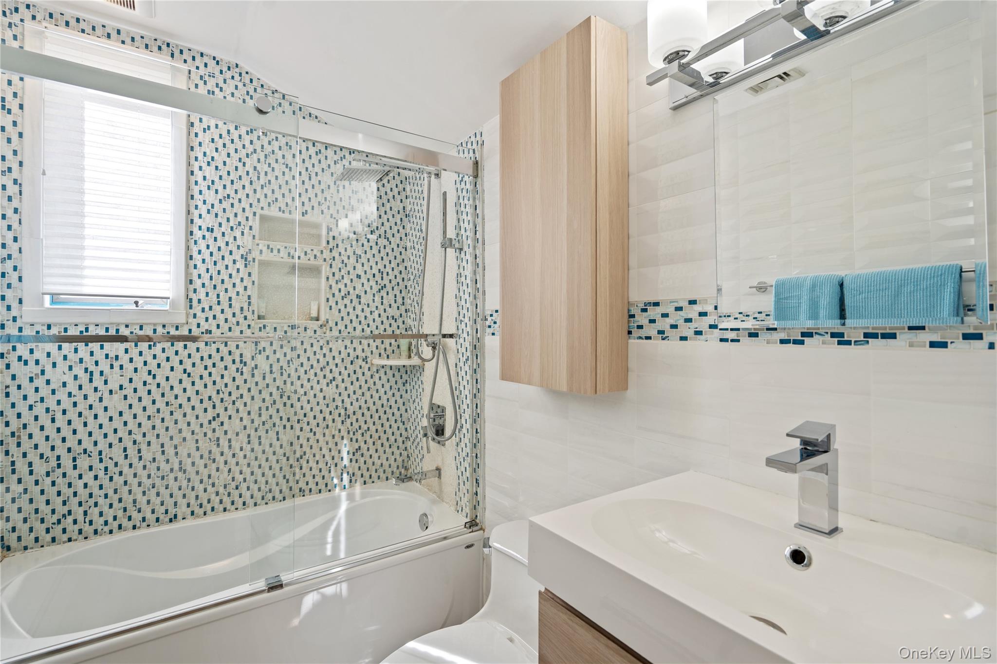 939 Manor Lane, Bay Shore, NY 11706