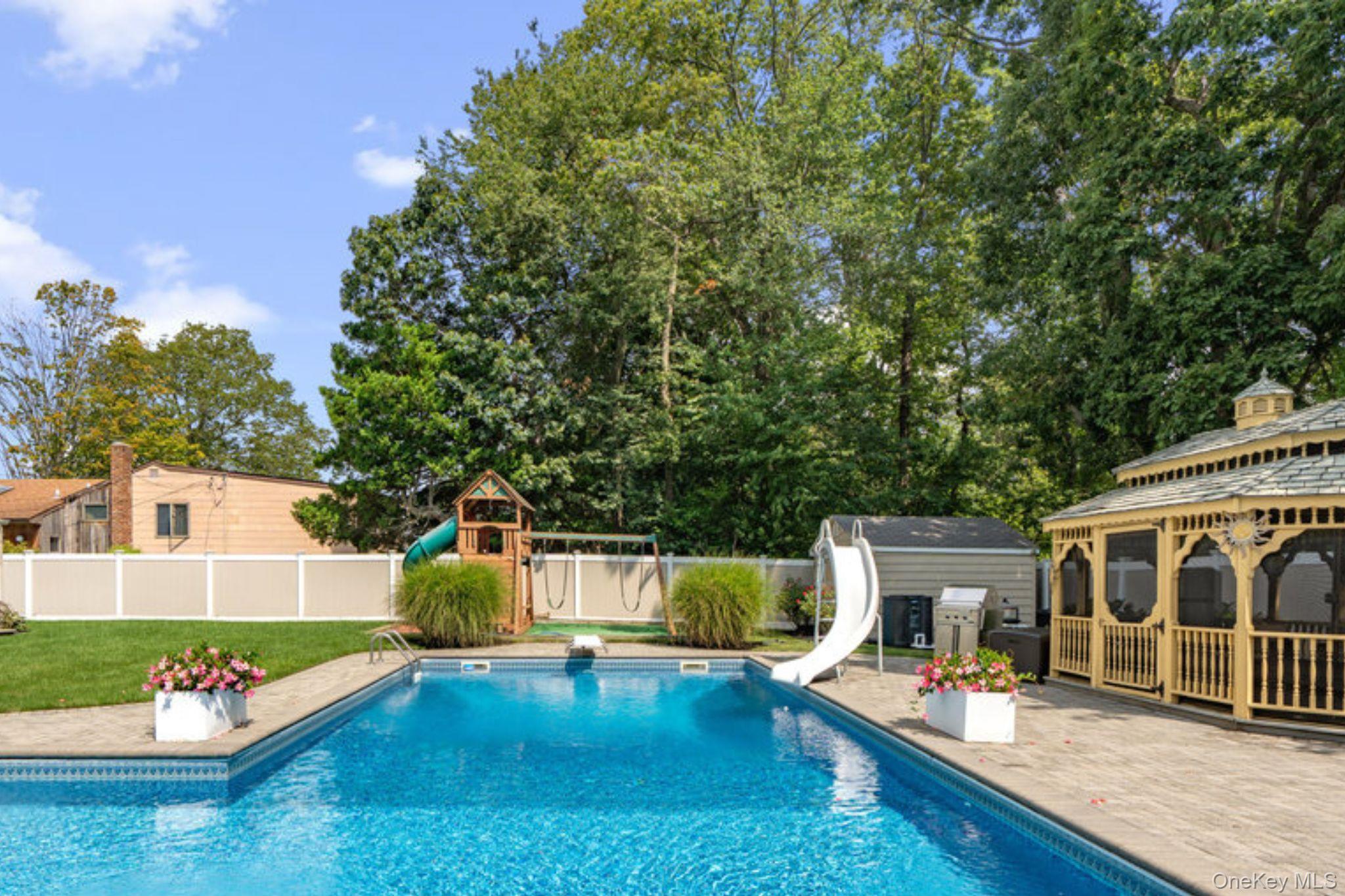 939 Manor Lane, Bay Shore, NY 11706