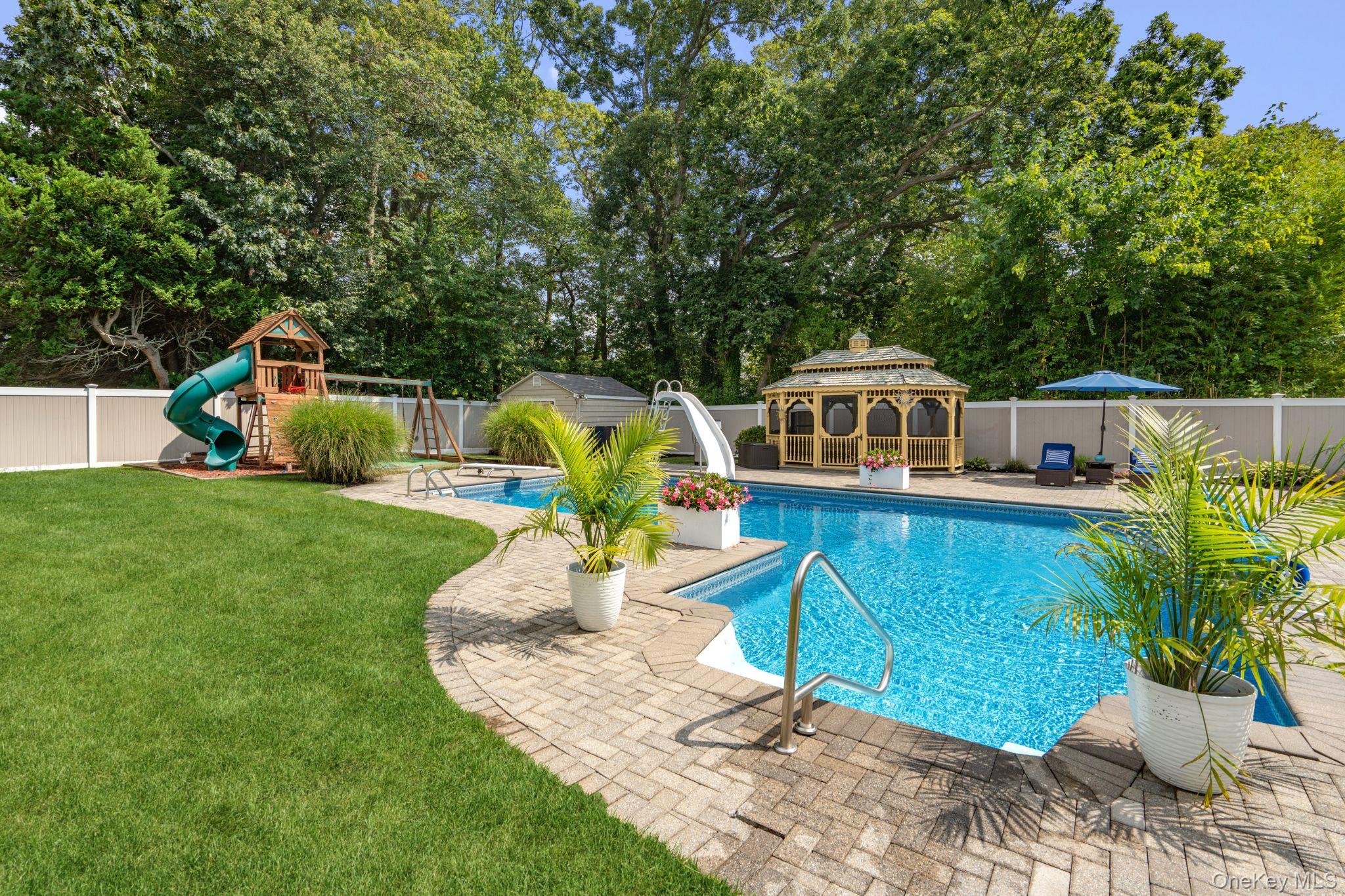 939 Manor Lane, Bay Shore, NY 11706