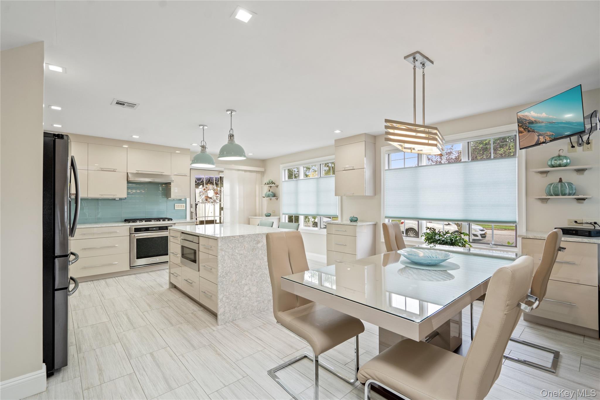 939 Manor Lane, Bay Shore, NY 11706