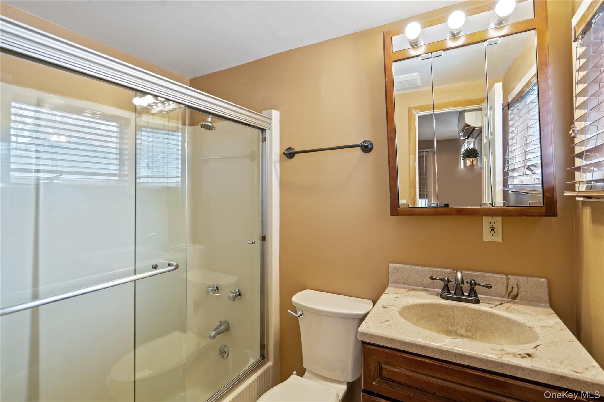 939 Manor Lane, Bay Shore, NY 11706