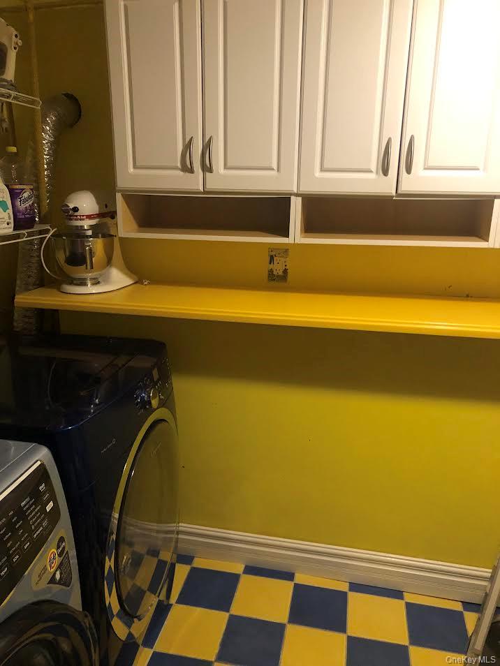 939 Manor Lane, Bay Shore, NY 11706