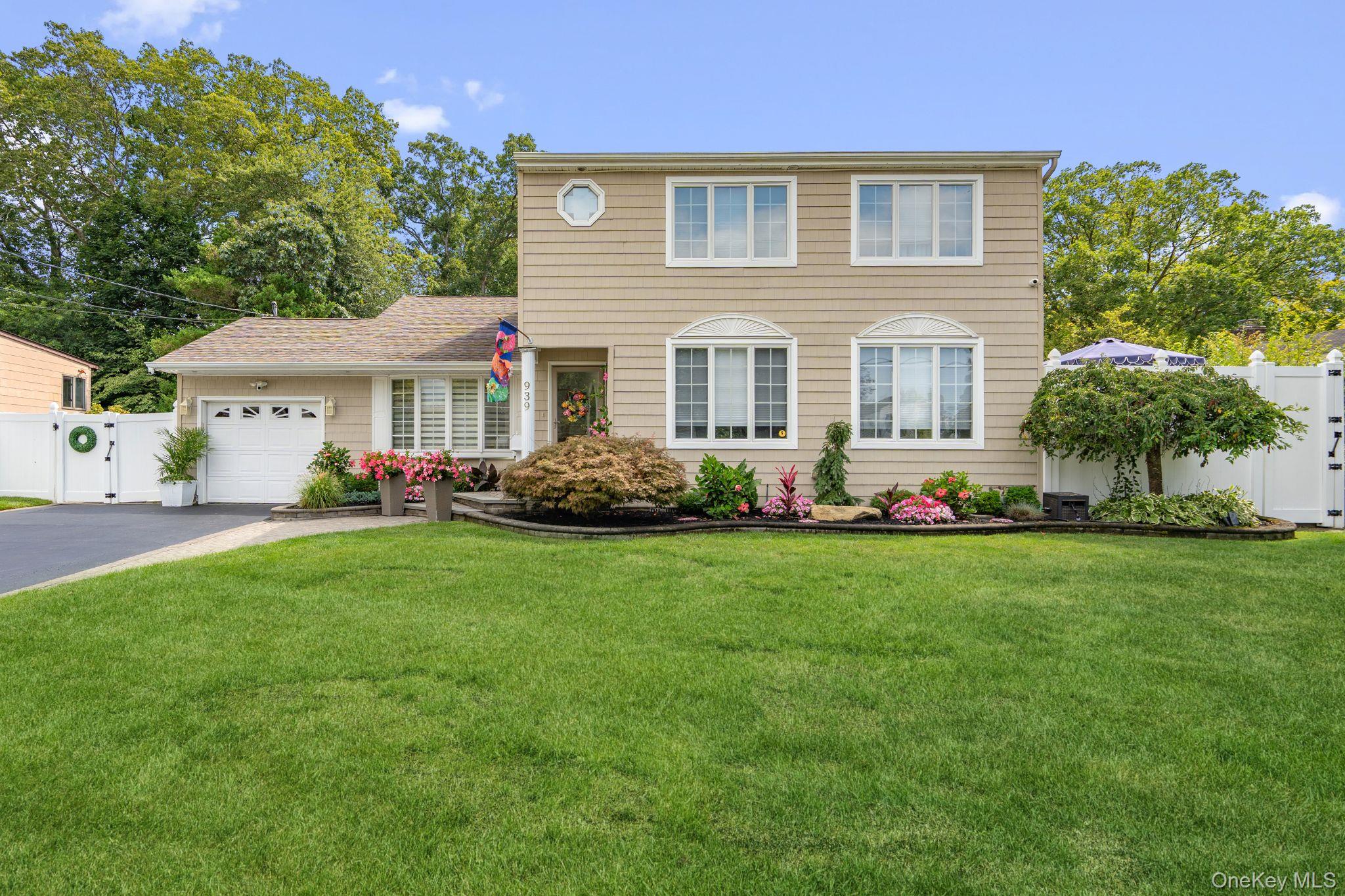 939 Manor Lane, Bay Shore, NY 11706