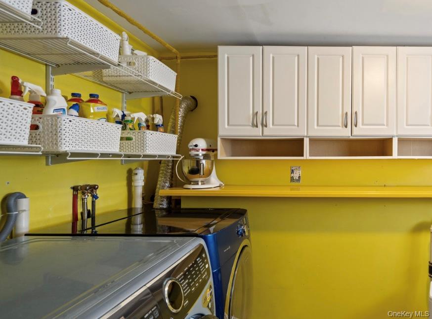 939 Manor Lane, Bay Shore, NY 11706