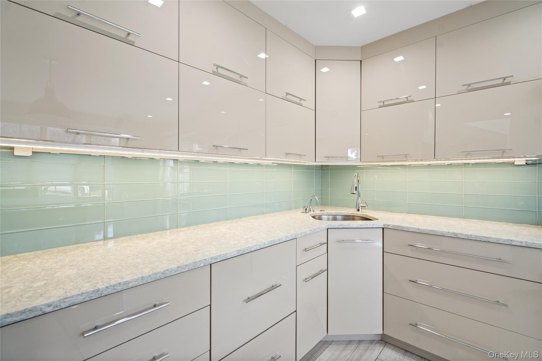 939 Manor Lane, Bay Shore, NY 11706