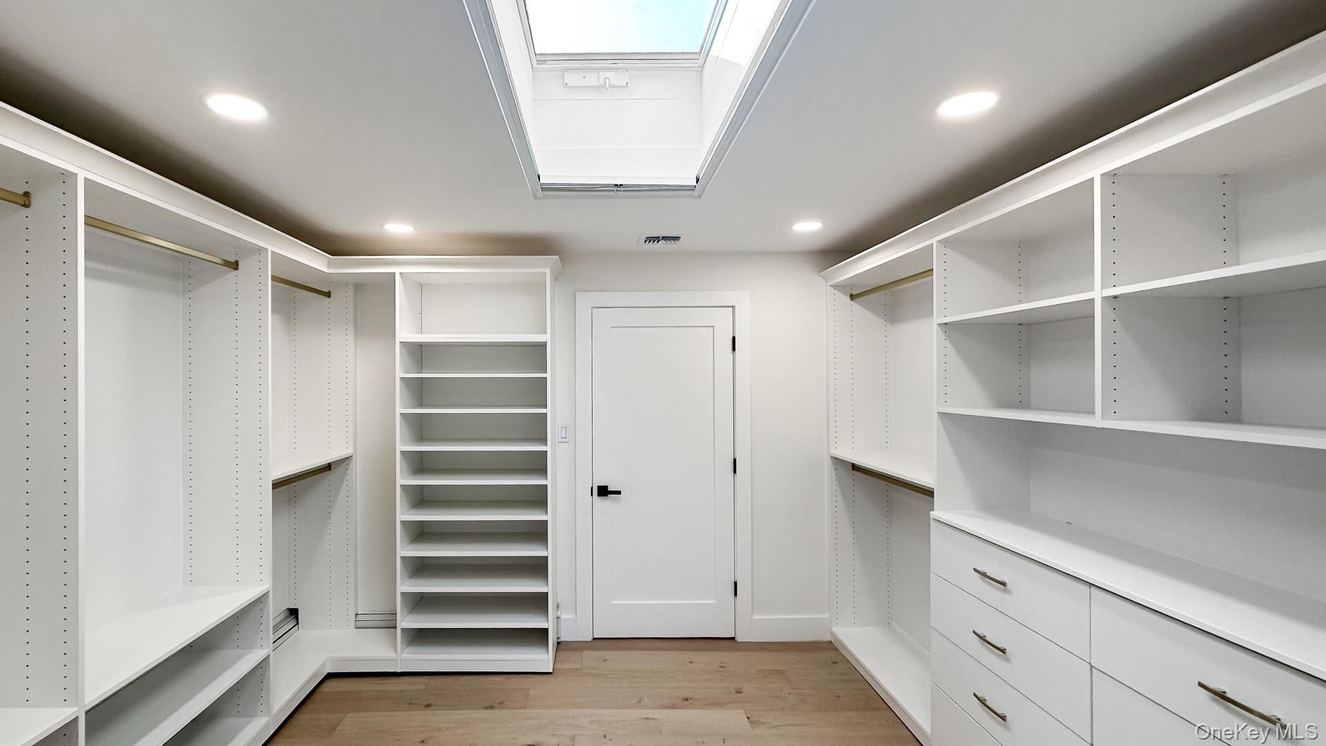 18 Durham Drive, Dix Hills, NY 11746