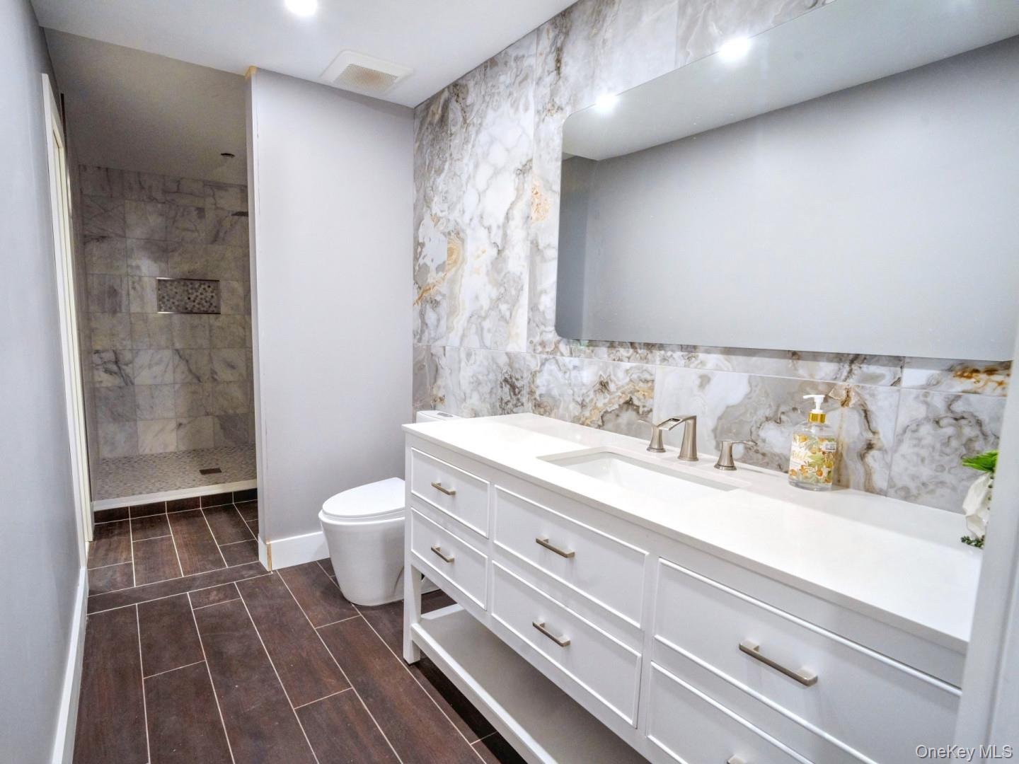 18 Durham Drive, Dix Hills, NY 11746