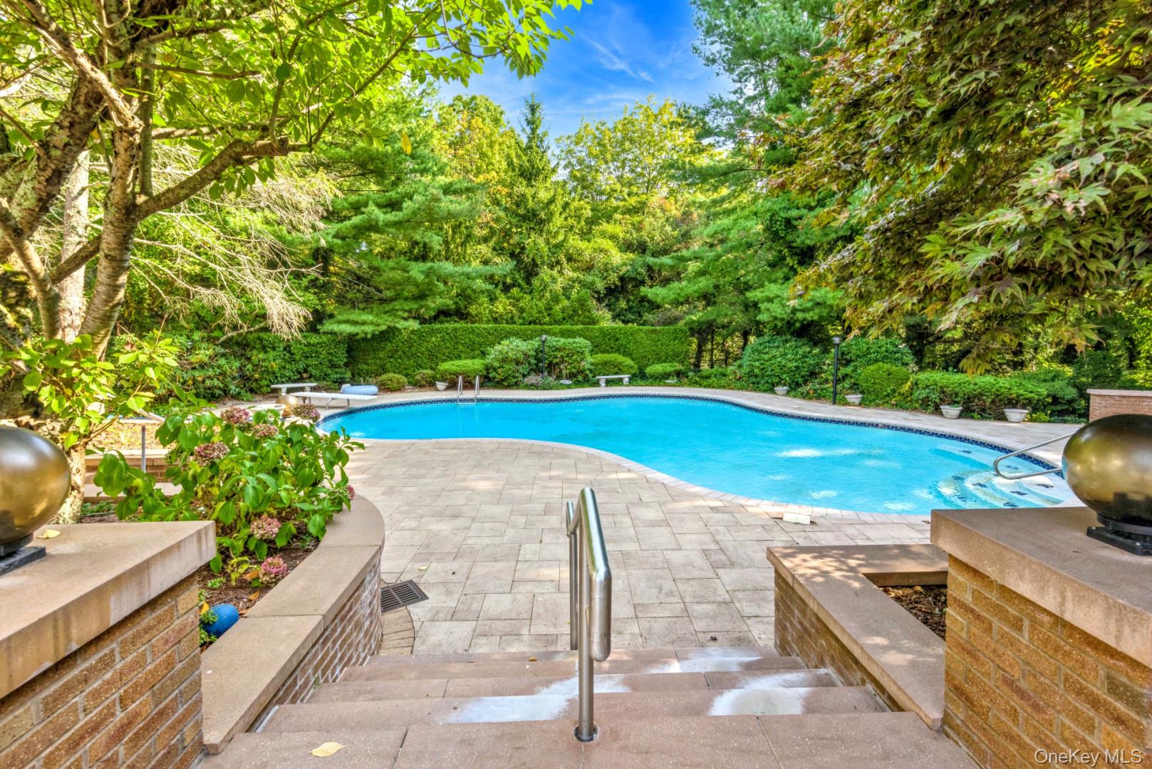 18 Durham Drive, Dix Hills, NY 11746