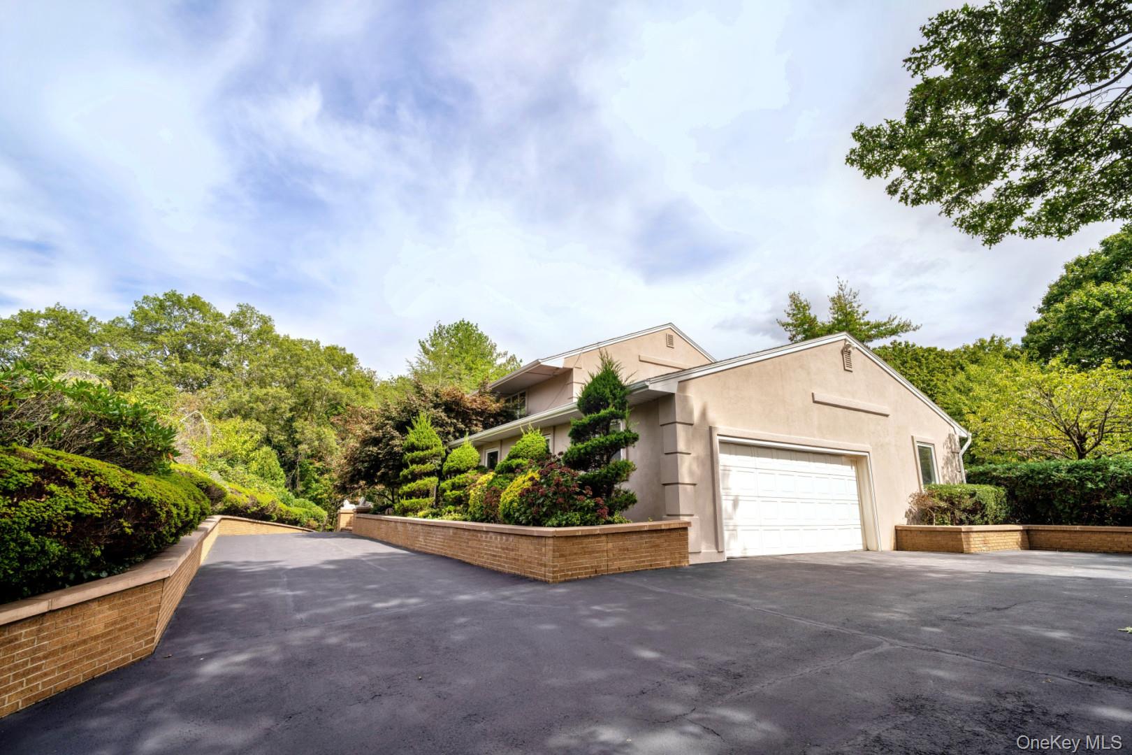 18 Durham Drive, Dix Hills, NY 11746