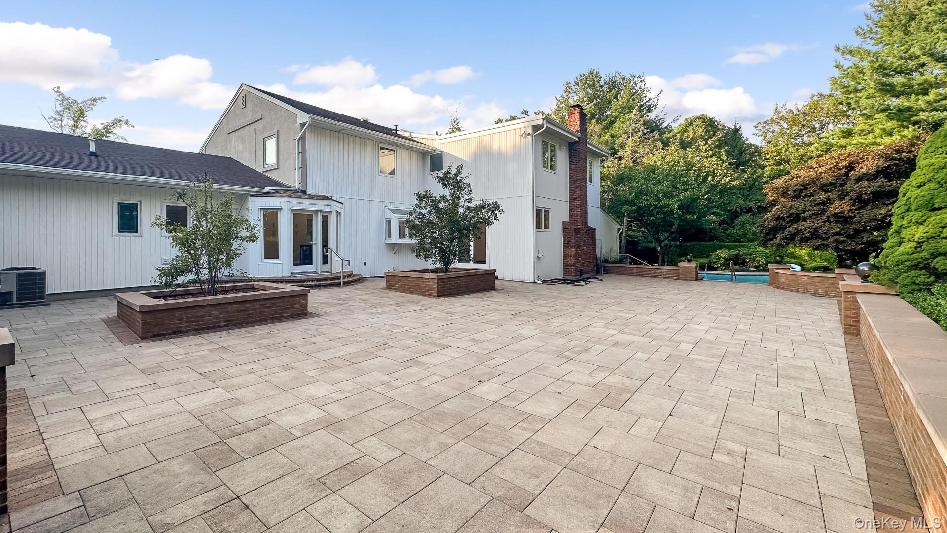 18 Durham Drive, Dix Hills, NY 11746