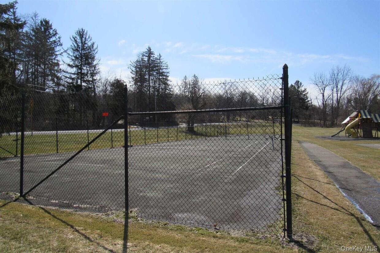 8K White Gate Road, Wappingers Falls, NY 12590