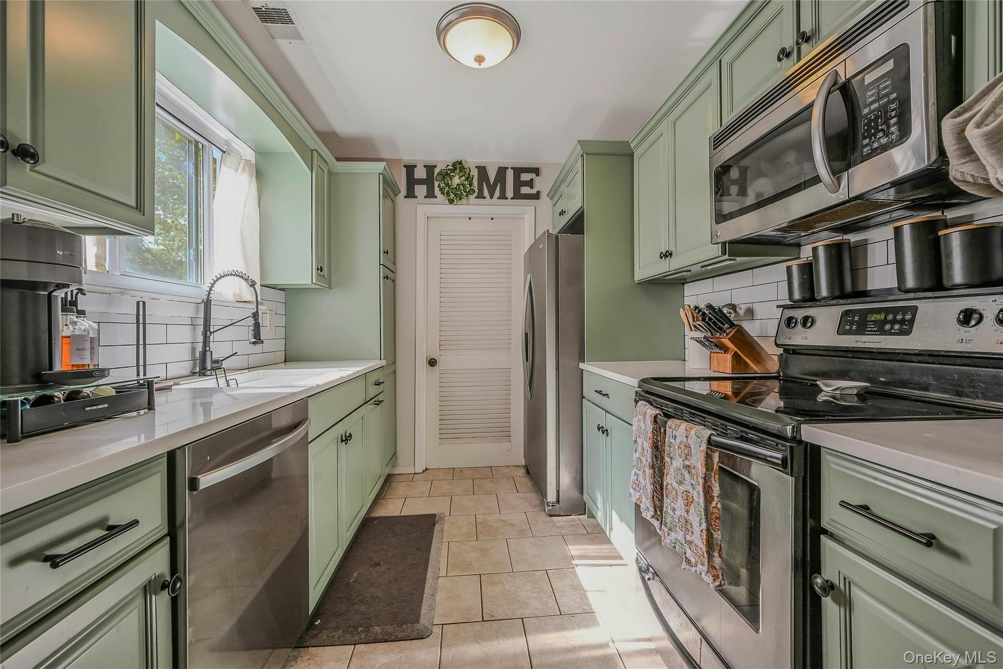 215 Springmeadow Drive # F, Holbrook, NY 11741