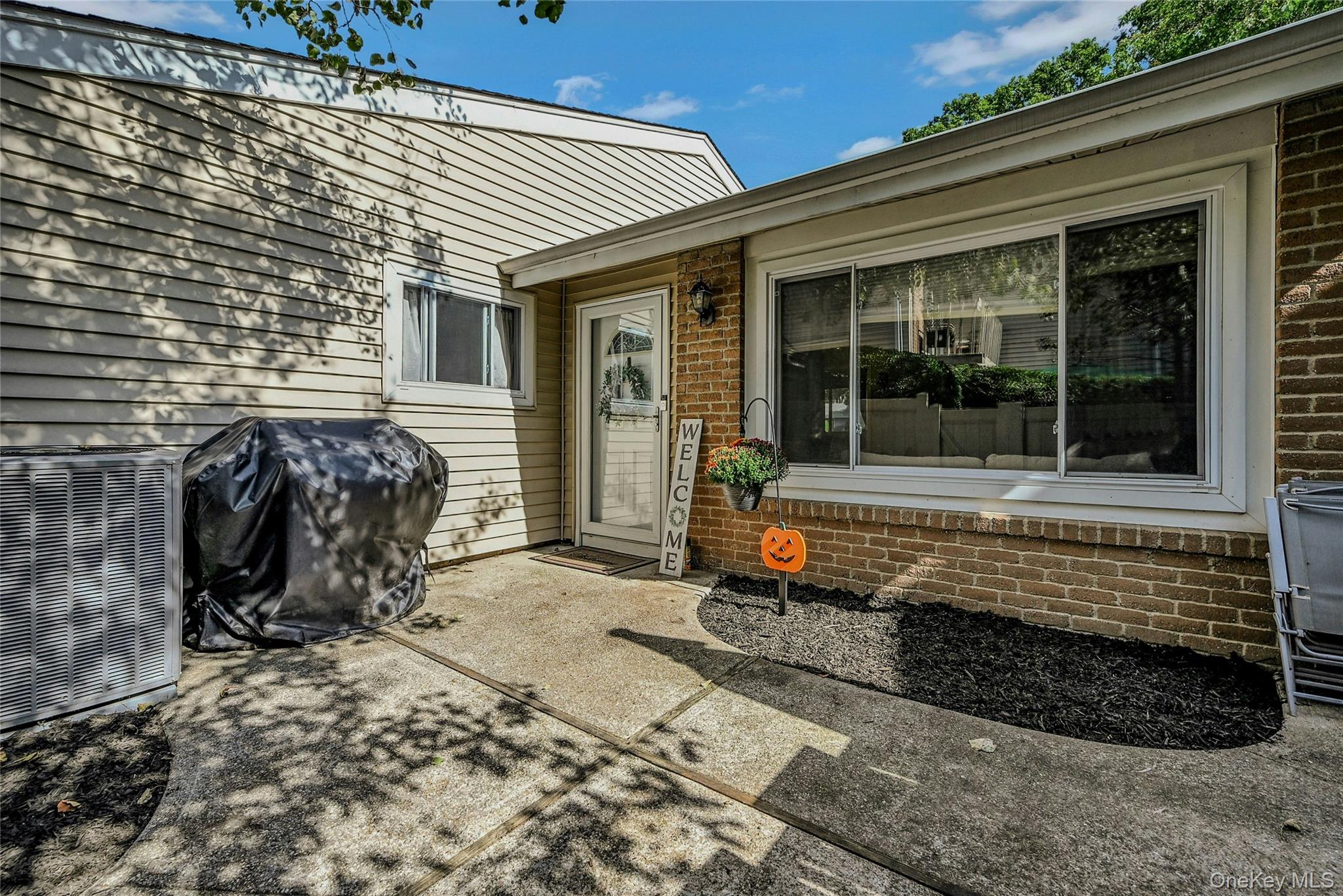 215 Springmeadow Drive # F, Holbrook, NY 11741