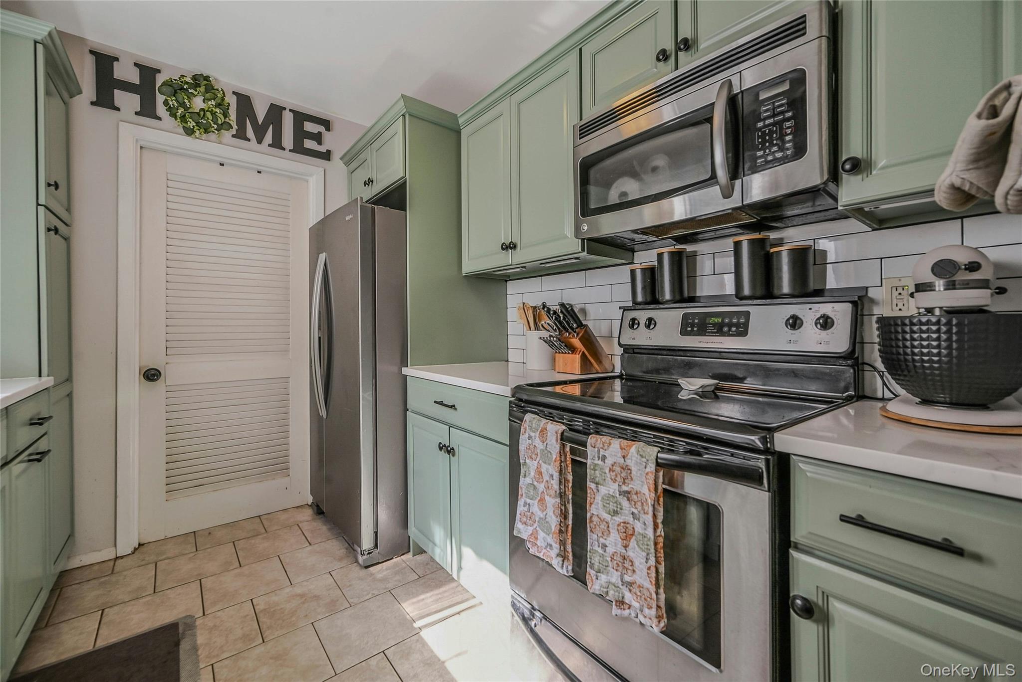 215 Springmeadow Drive # F, Holbrook, NY 11741