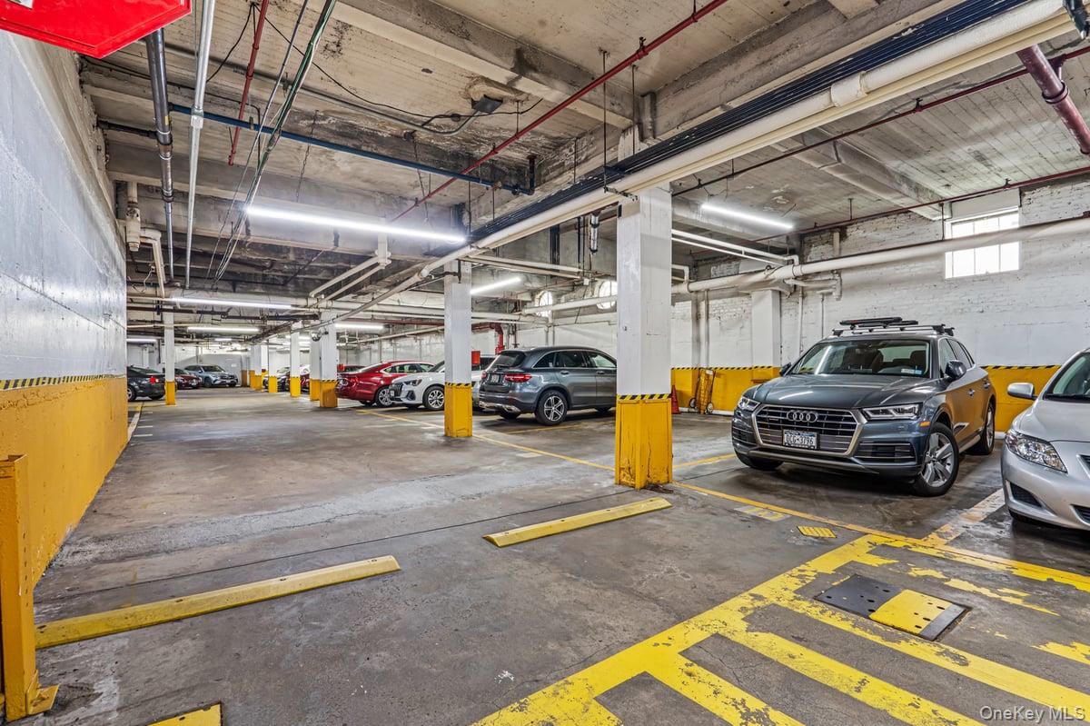 69-40 Yellowstone Boulevard # 608, Forest Hills, NY 11375