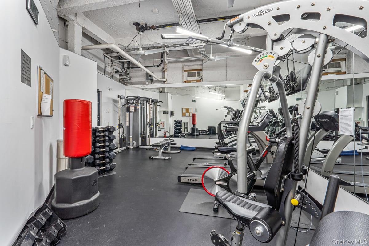 69-40 Yellowstone Boulevard # 608, Forest Hills, NY 11375