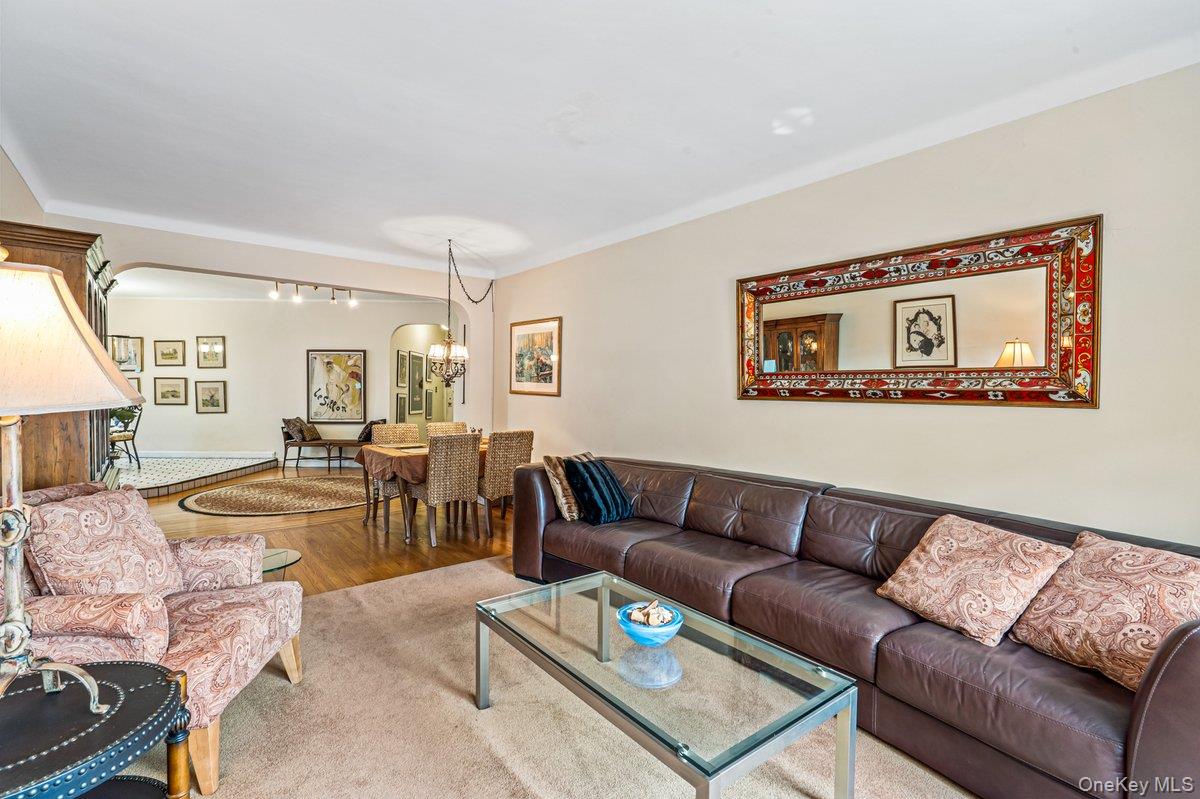 69-40 Yellowstone Boulevard # 608, Forest Hills, NY 11375