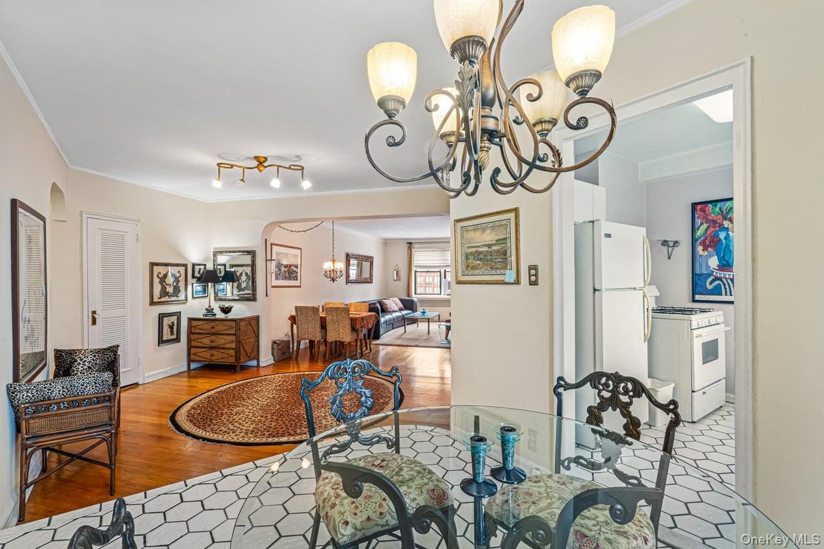 69-40 Yellowstone Boulevard # 608, Forest Hills, NY 11375