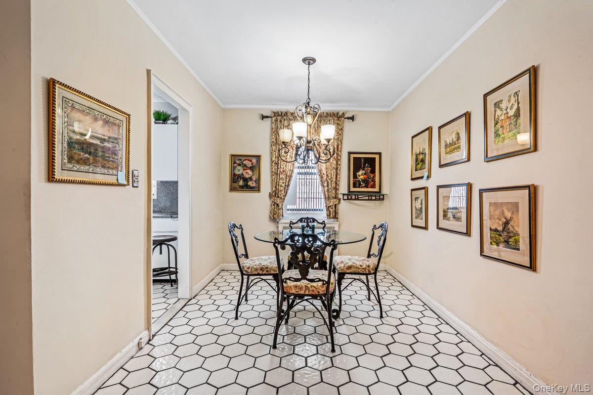 69-40 Yellowstone Boulevard # 608, Forest Hills, NY 11375