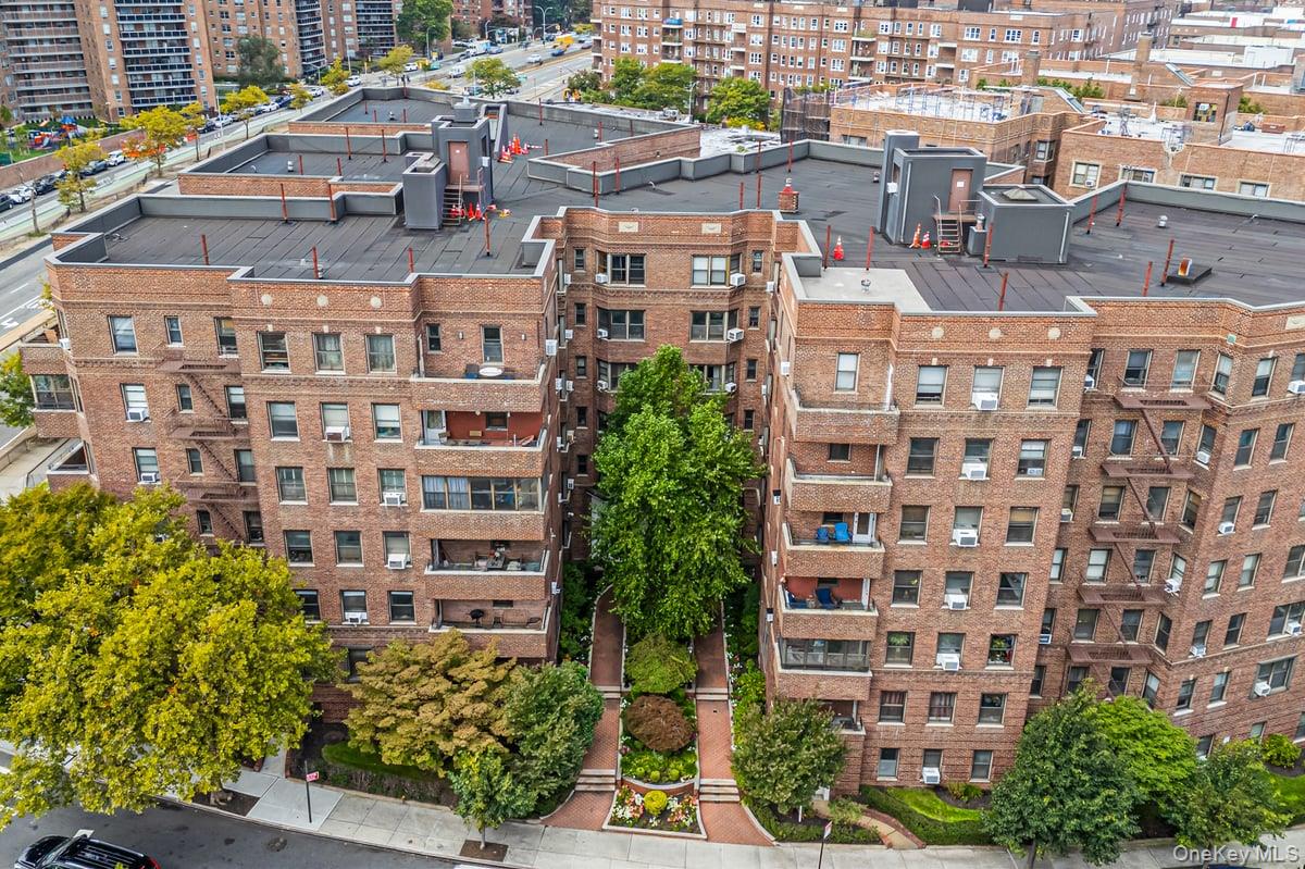 69-40 Yellowstone Boulevard # 608, Forest Hills, NY 11375