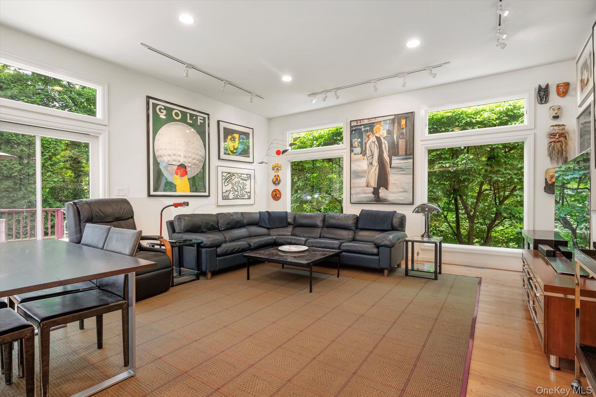 16 Polo Field Lane, Great Neck, NY 11020