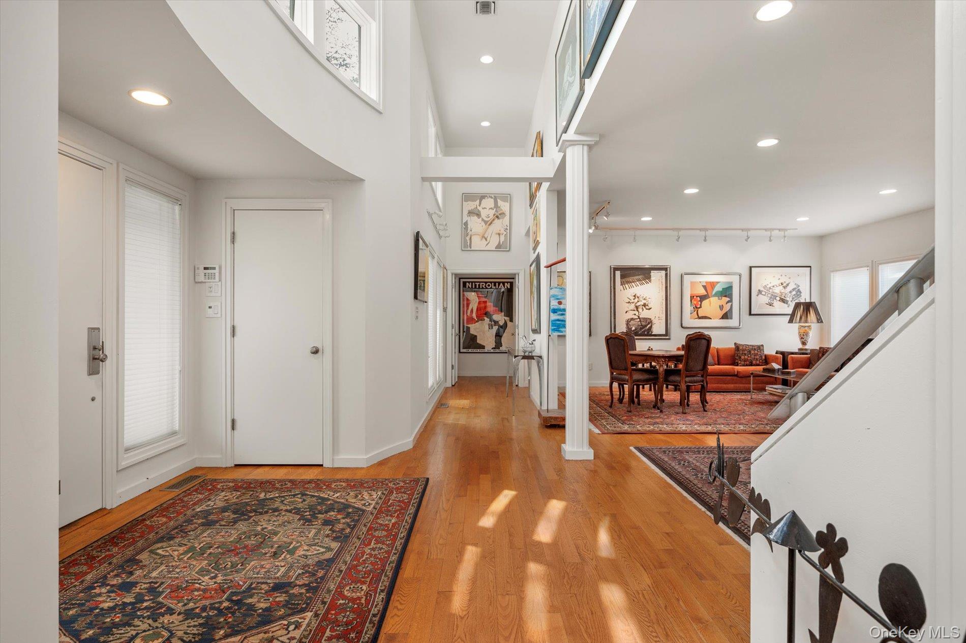 16 Polo Field Lane, Great Neck, NY 11020