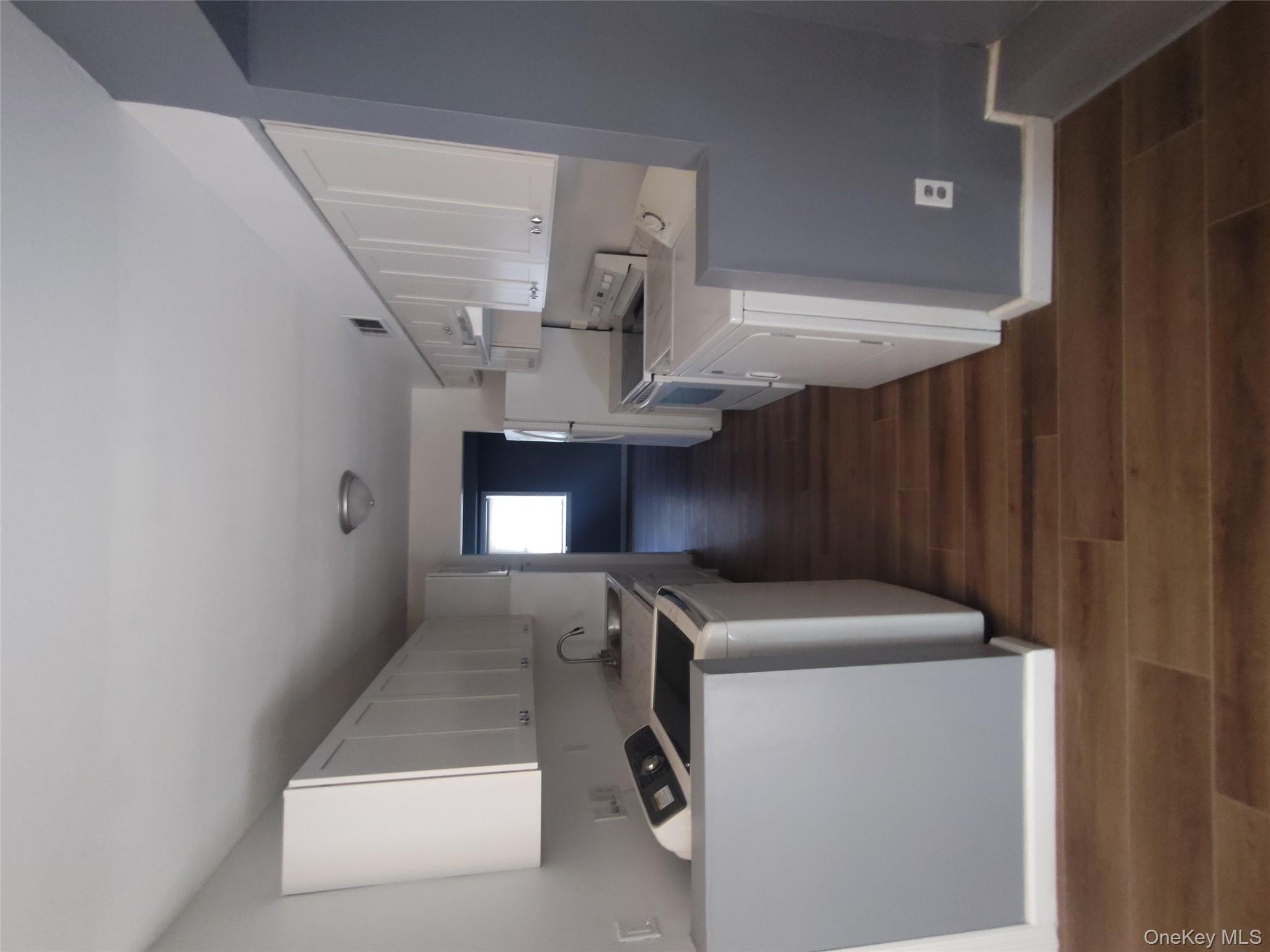 197 Hill Circle # 197, Calverton, NY 11933