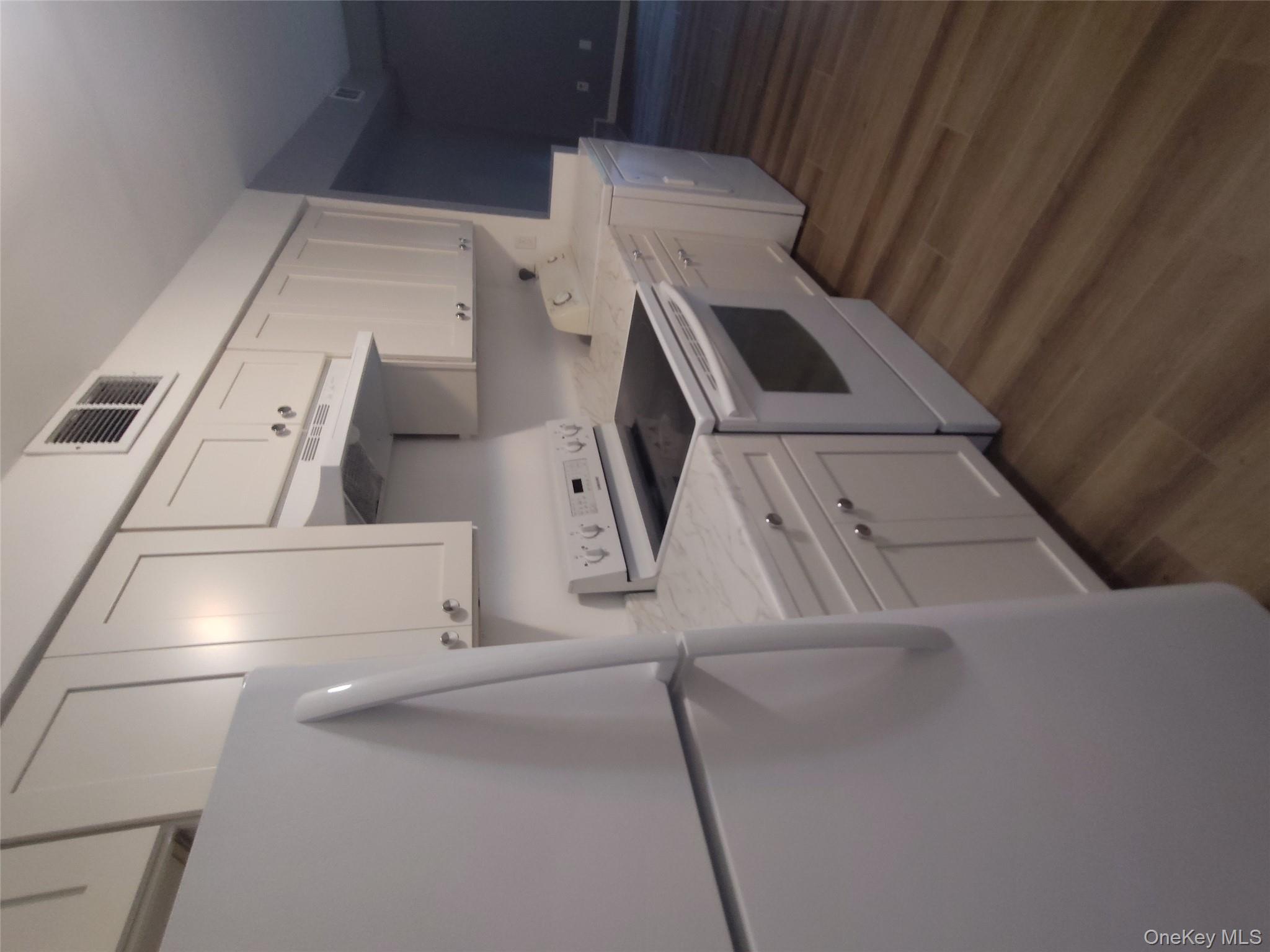 197 Hill Circle # 197, Calverton, NY 11933