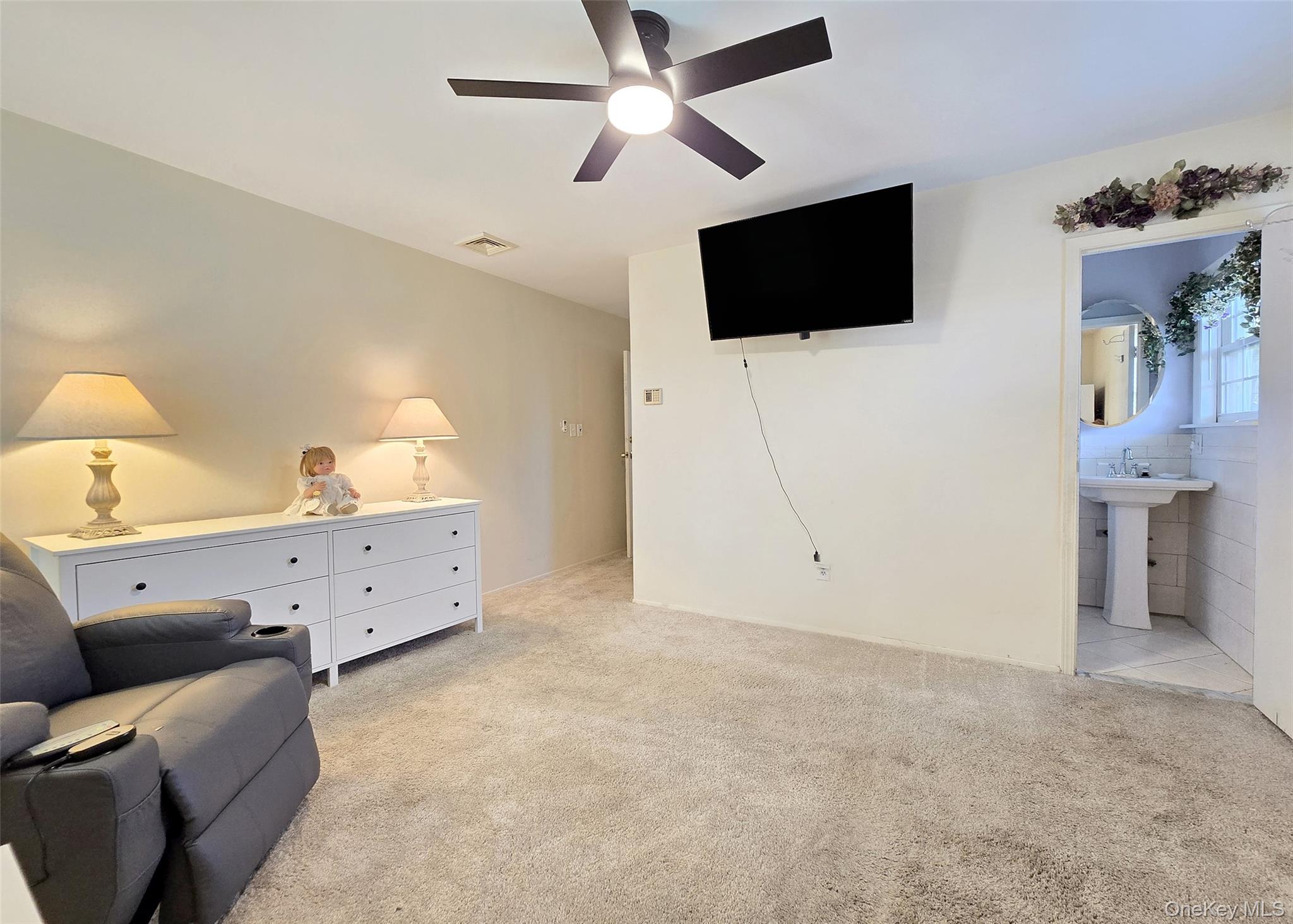 8 Gary Place, Selden, NY 11784