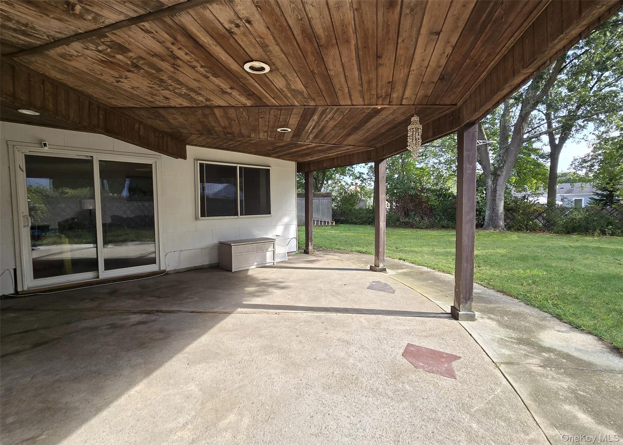 8 Gary Place, Selden, NY 11784