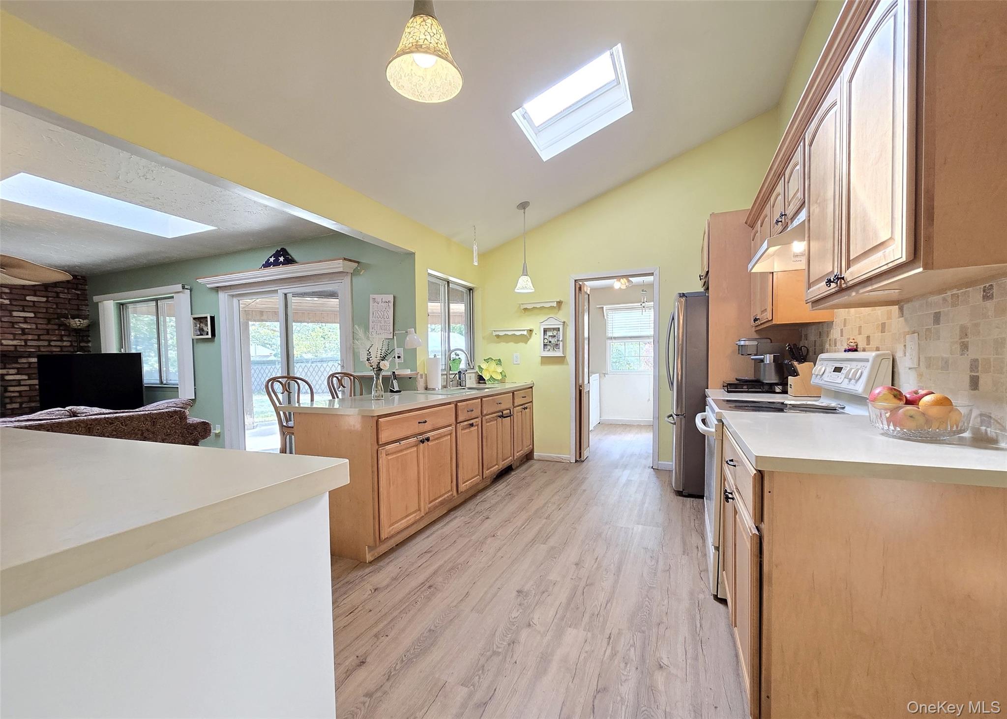 8 Gary Place, Selden, NY 11784