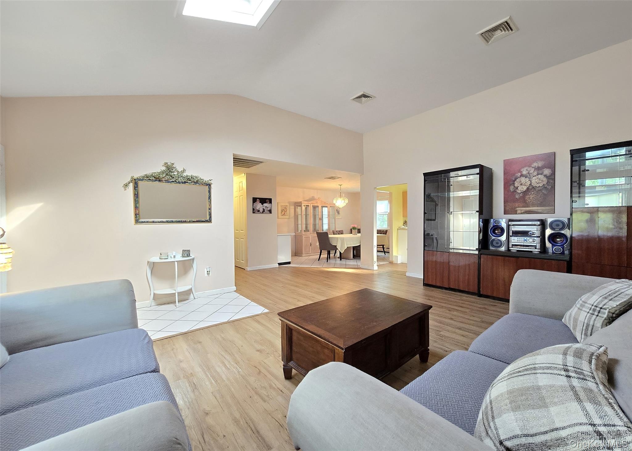 8 Gary Place, Selden, NY 11784