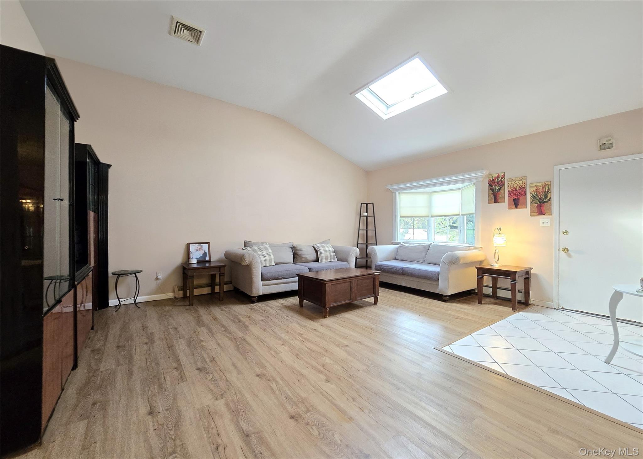 8 Gary Place, Selden, NY 11784