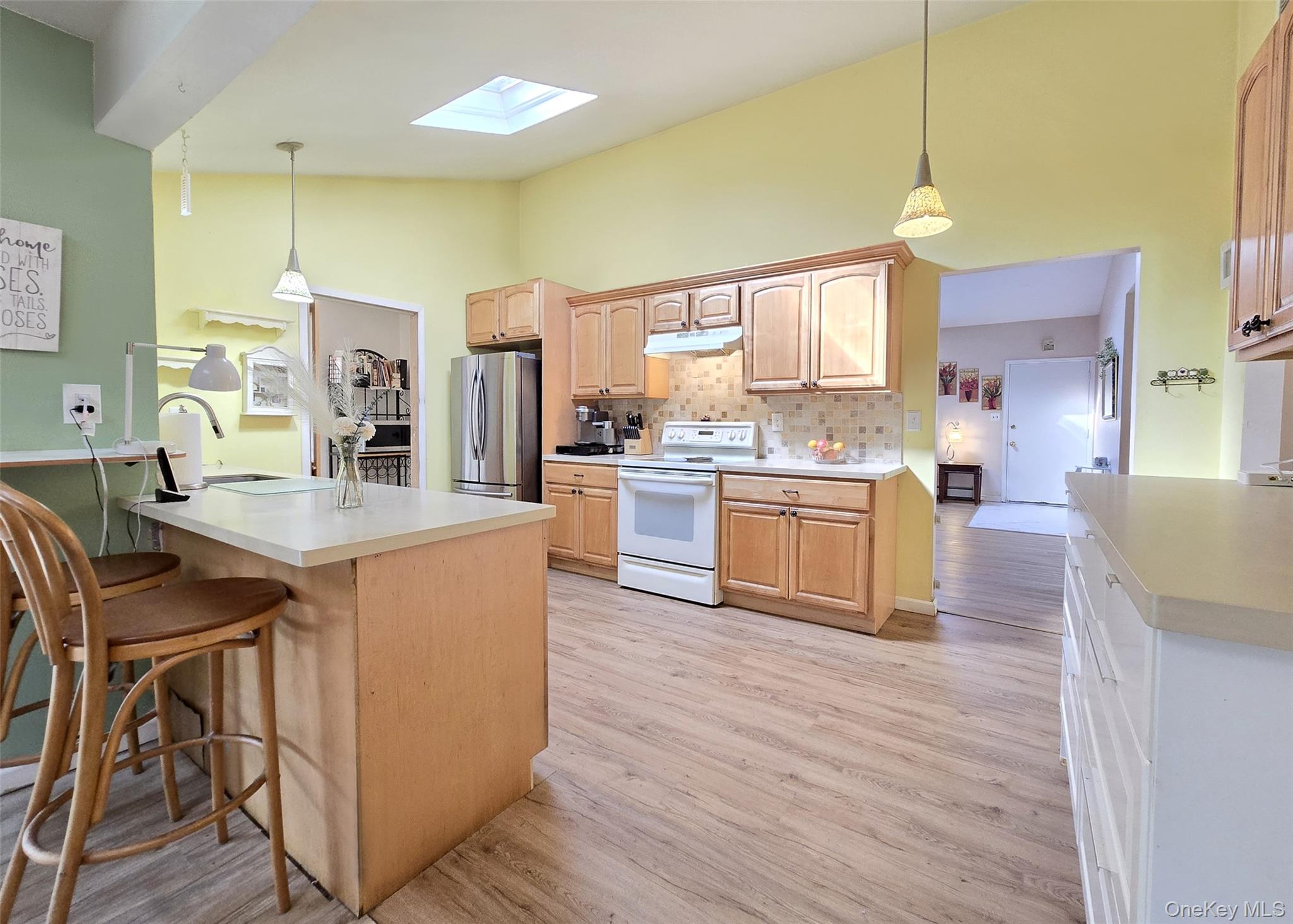 8 Gary Place, Selden, NY 11784