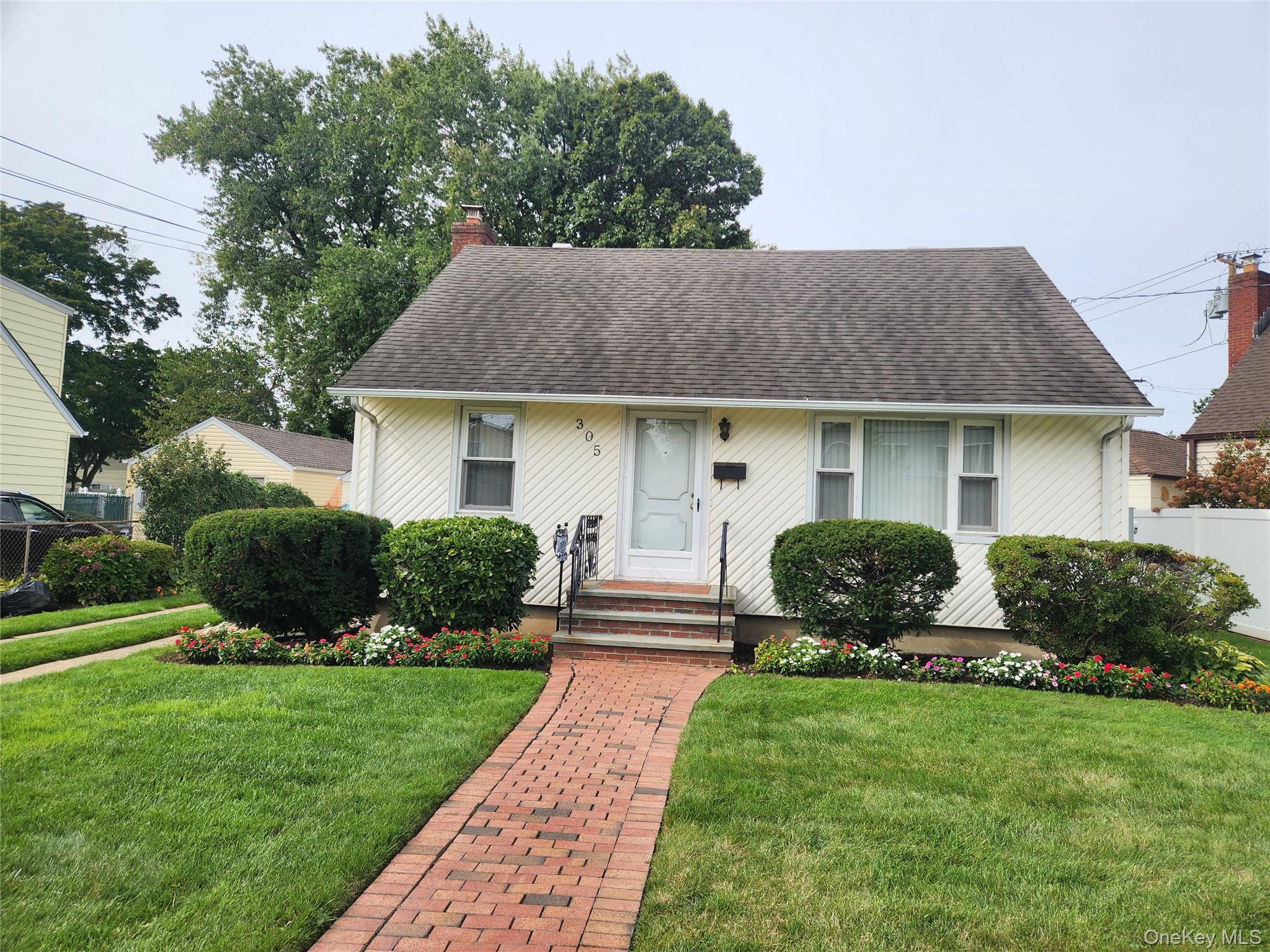 305 Warren Street, Uniondale, NY 11553