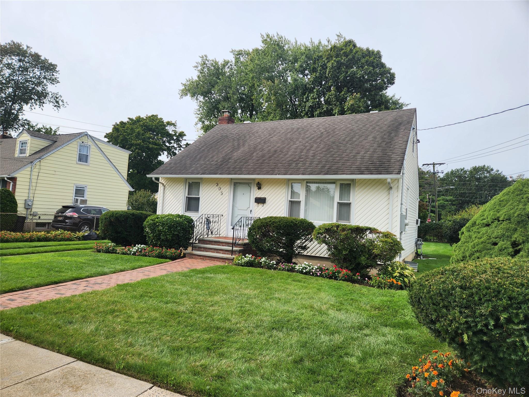 305 Warren Street, Uniondale, NY 11553