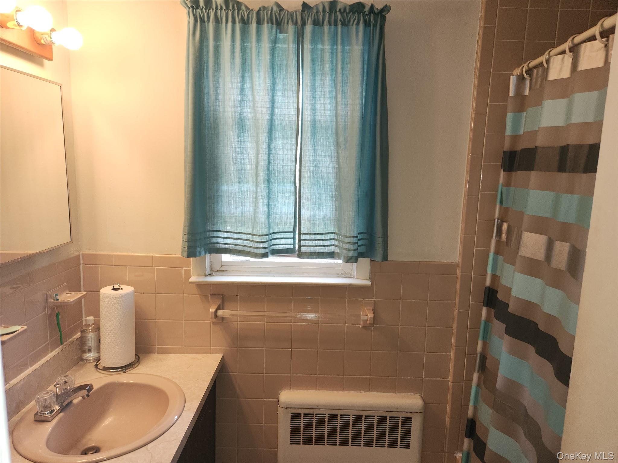 305 Warren Street, Uniondale, NY 11553