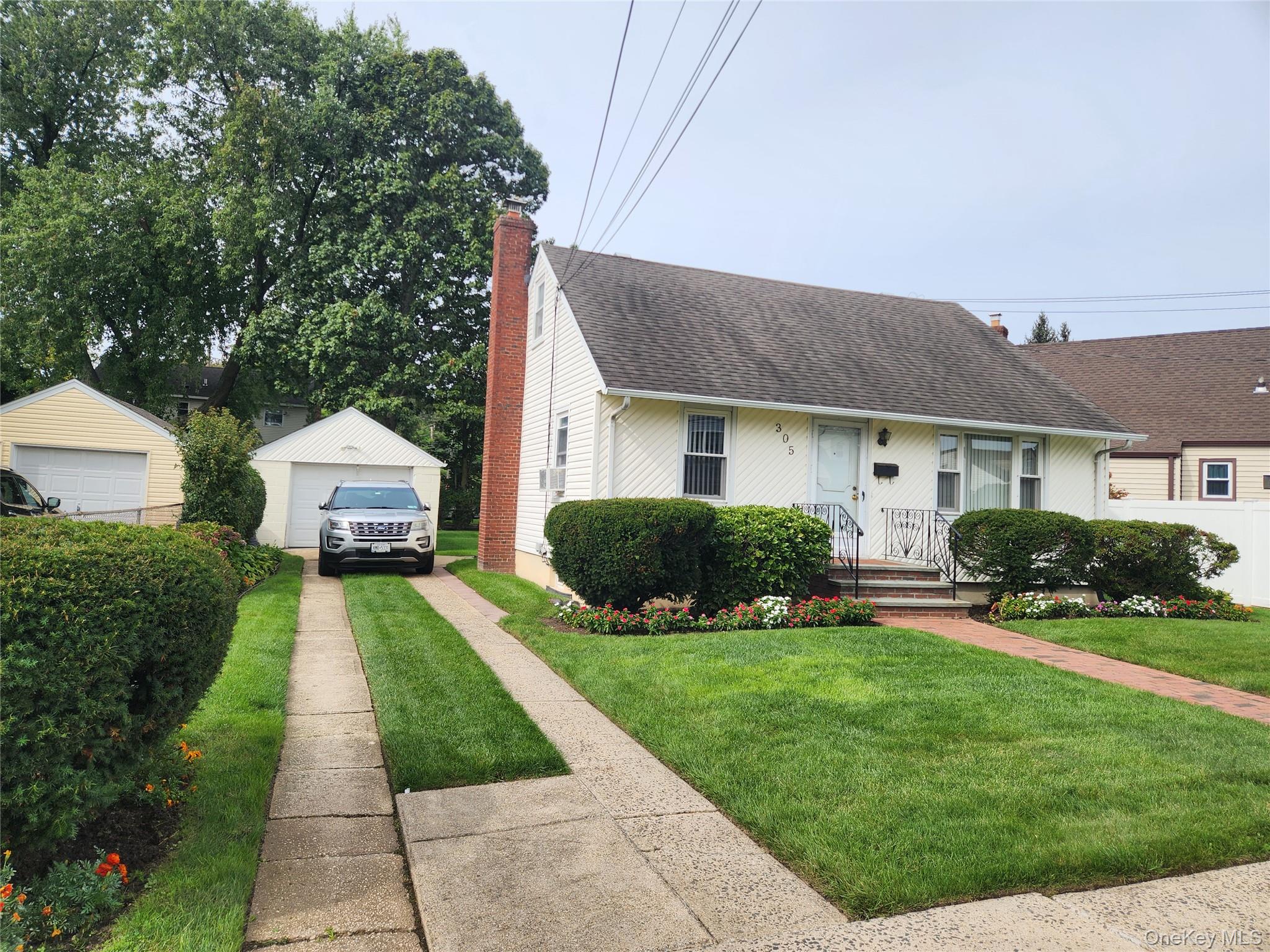 305 Warren Street, Uniondale, NY 11553