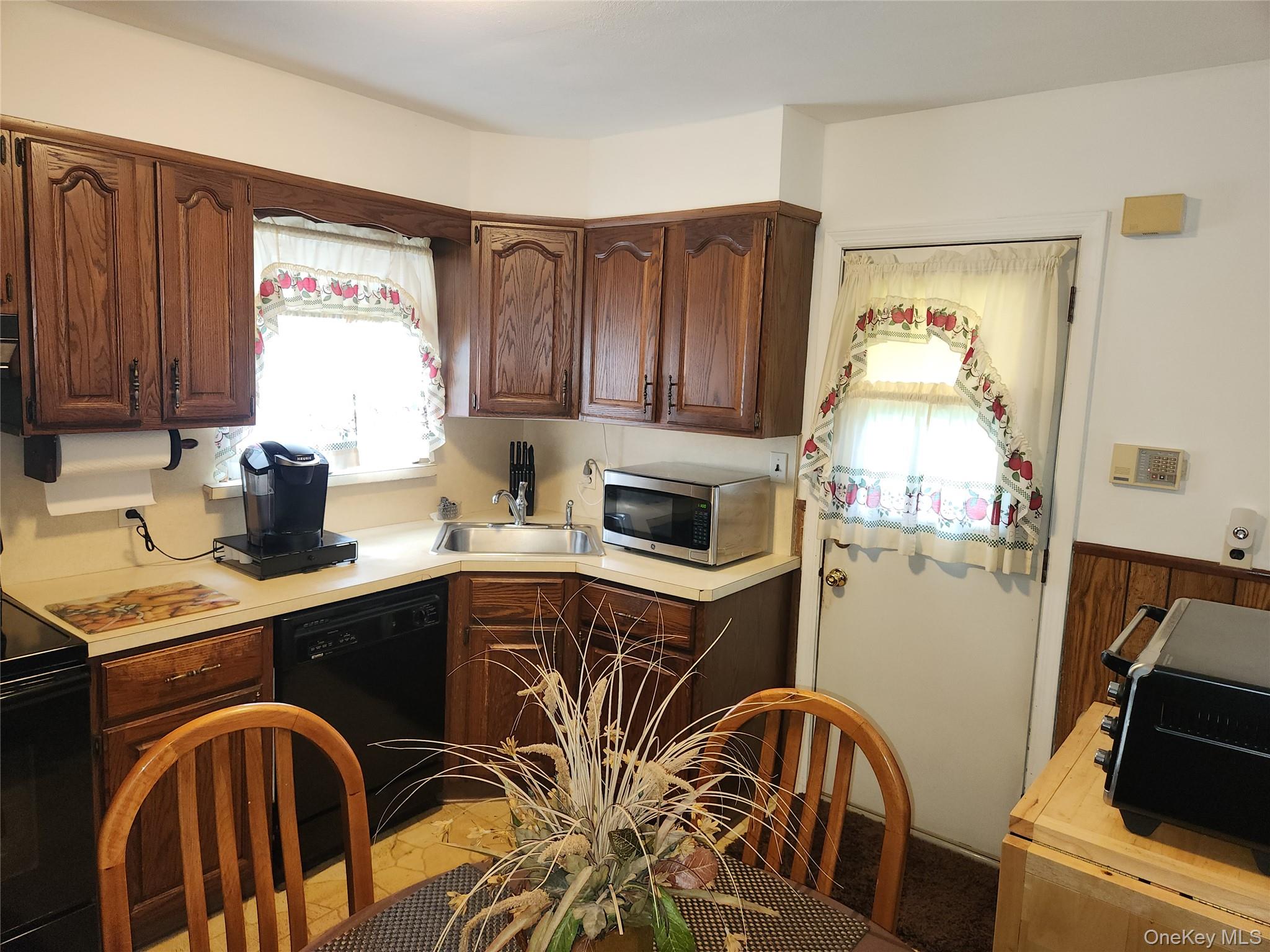 305 Warren Street, Uniondale, NY 11553