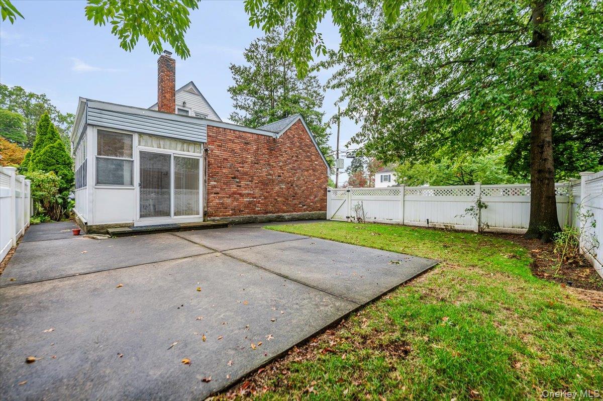 10 Linden Street, Malverne, NY 11565
