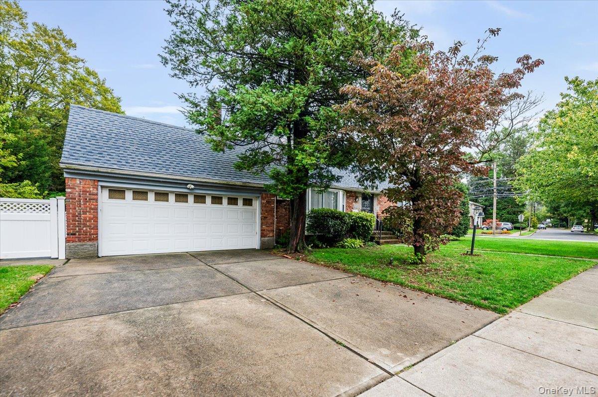 10 Linden Street, Malverne, NY 11565