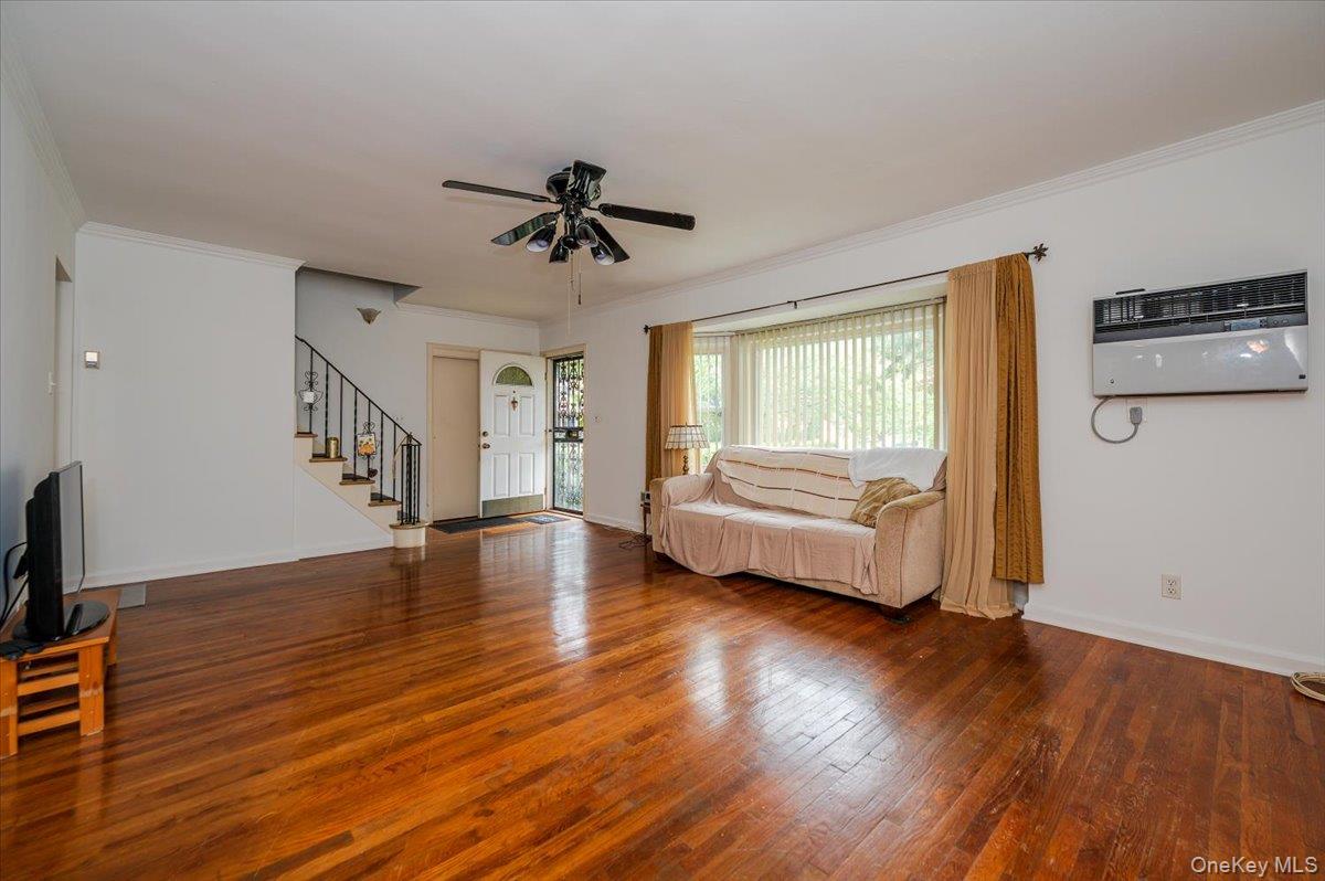 10 Linden Street, Malverne, NY 11565